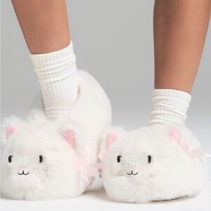 SKIMS NWT 37 White Cat Plush Slippers